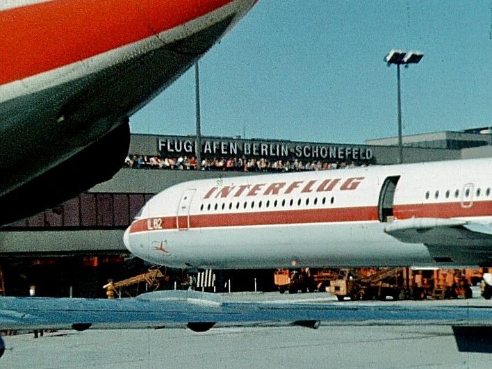 Von Schönefeld in alle Welt - Zur Geschichte der Interflug Von Schönefeld in alle Welt
- Zur Geschichte der Interflug